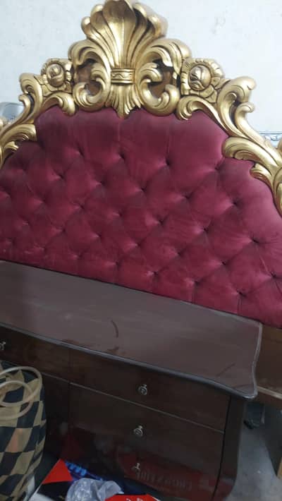 brnad new bed no used  with glass polish