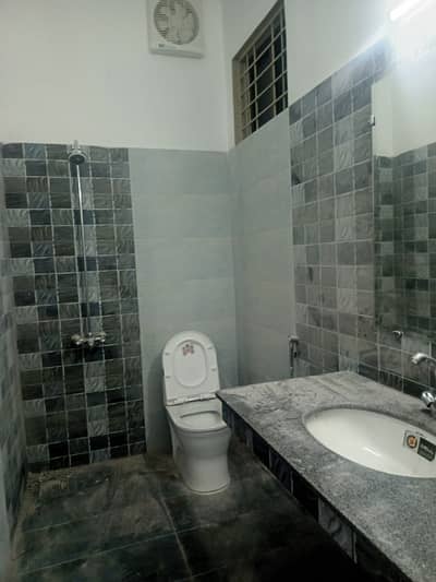 10 Marla upper portion available for rent in Lda avenue 1 lahore