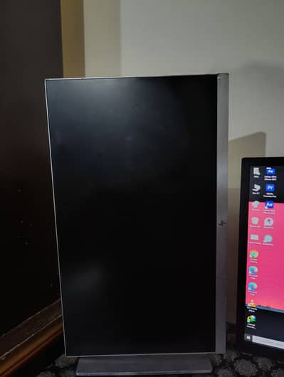 24 iches lcd HP 60 hz refresh rate some shades on screen