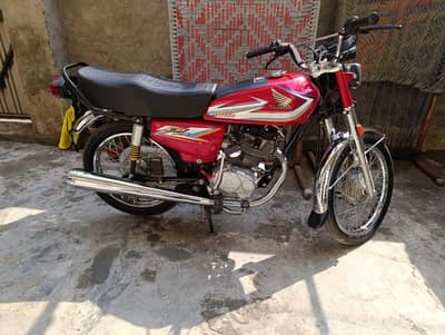 Honda 125 red colour