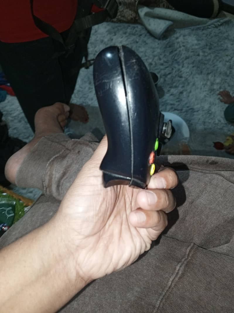 PS4 Controller Xbox 360 Controller Xbox One Controller & DVDs read ad 8