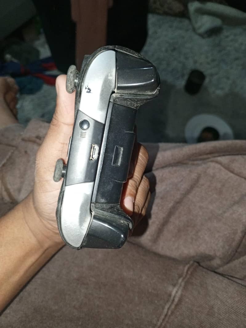 PS4 Controller Xbox 360 Controller Xbox One Controller & DVDs read ad 9