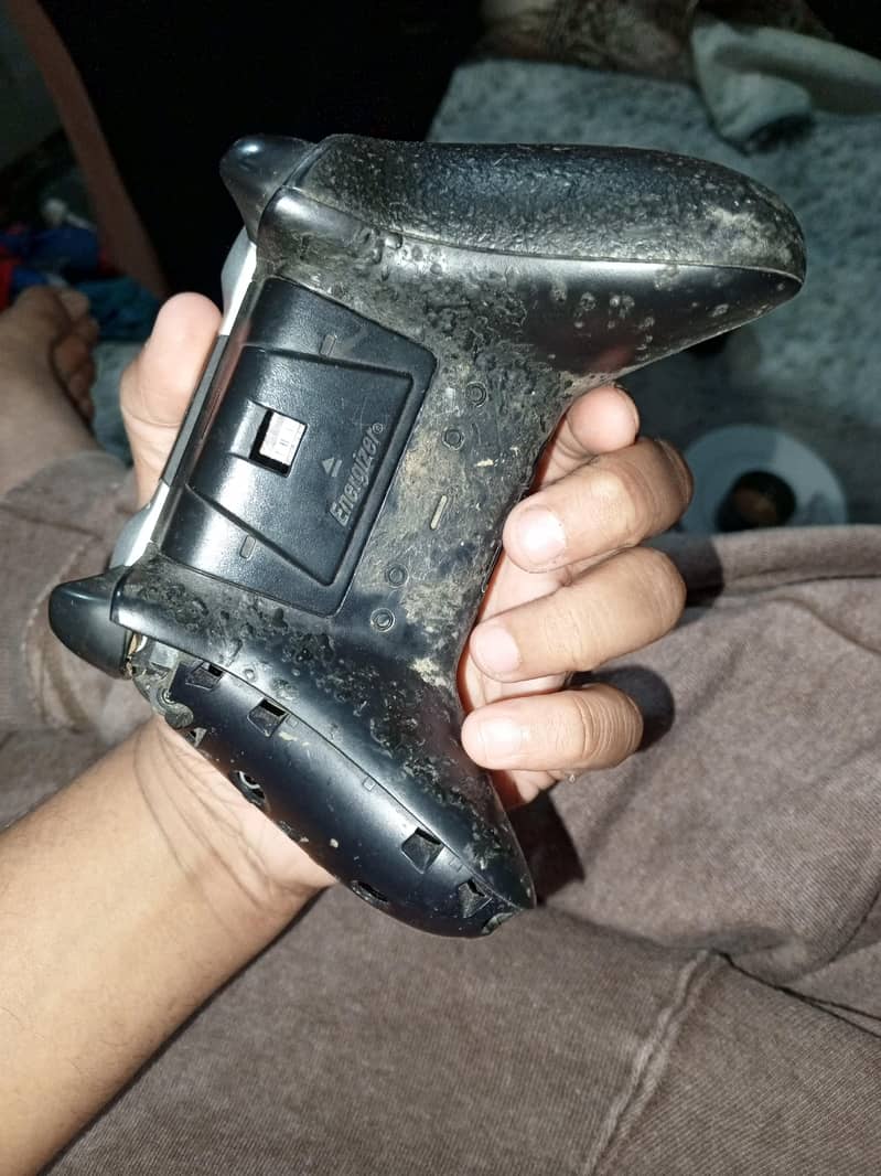 PS4 Controller Xbox 360 Controller Xbox One Controller & DVDs read ad 14