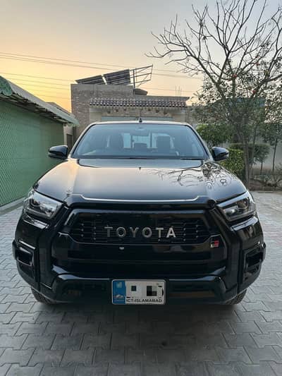 Toyota Hilux Revo GR-S 2025