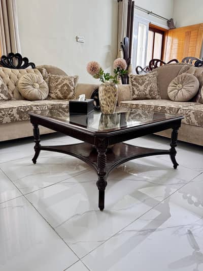 5 Seater Sofa Set with Center & 2 Side Tables – Excellent Condition