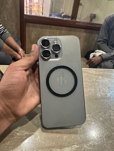 iPhone 15 pro max (natural tatitnum)