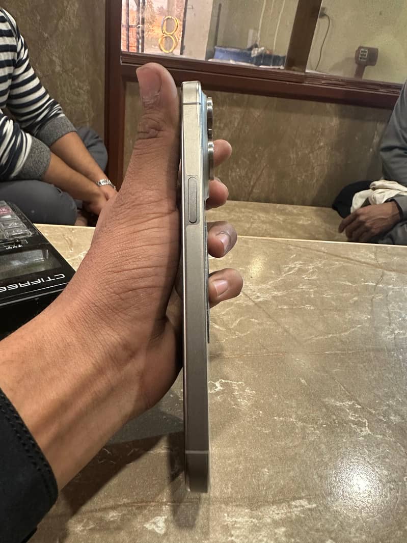 iPhone 15 pro max (natural tatitnum) 1