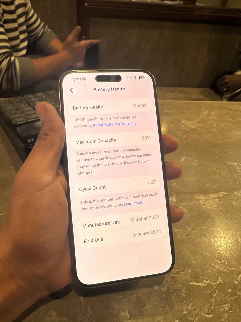 iPhone 15 pro max (natural tatitnum) 3