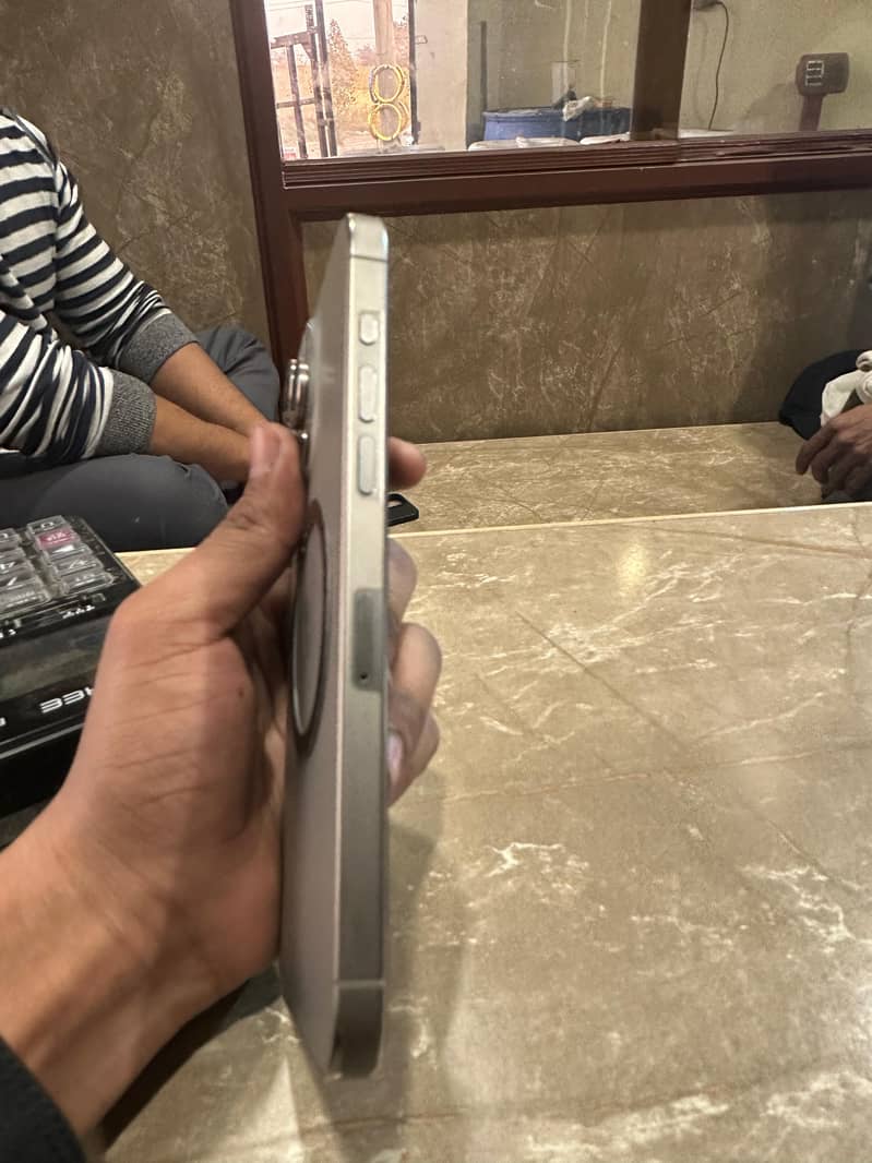 iPhone 15 pro max (natural tatitnum) 5