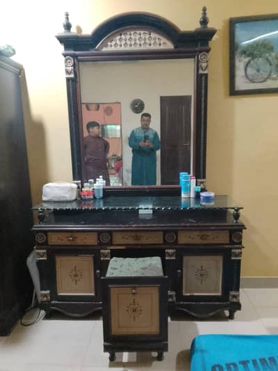 bed rooms chairs and dressing