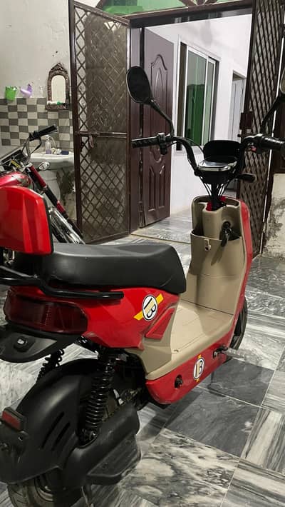 Electric Scooty for sale (Road King company)