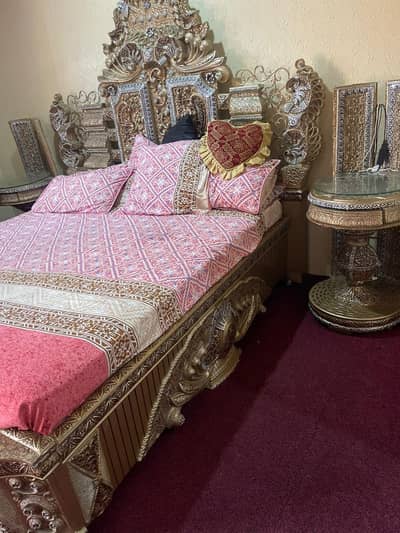 Bed ky sat baki saman b hy pic ma dekh ly