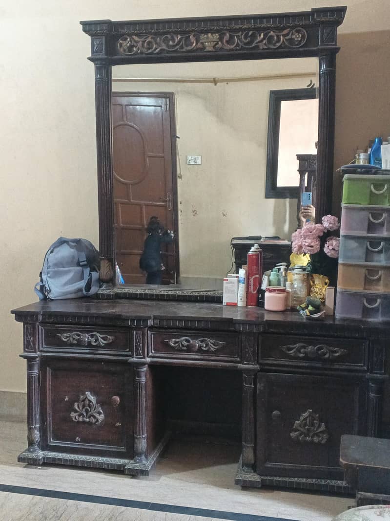 dressing table condition 7 /10 0