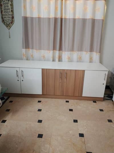 2 Counter shelves with cupboards