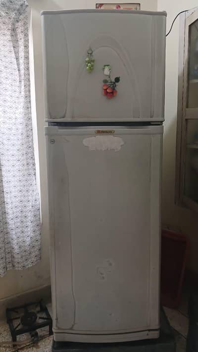 DAWLENCE MEDIUM SIZE REFRIGERATOR IN USED CONDITION IN JUST RS. 30000