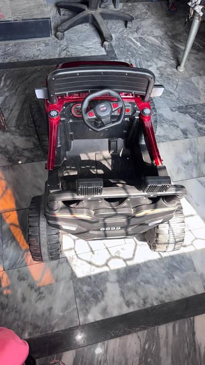 kids electric car 12V battery operated excellent condition