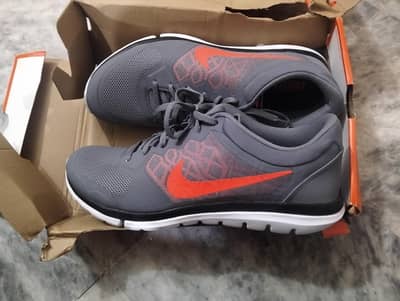 brand new Nike flex 46 size