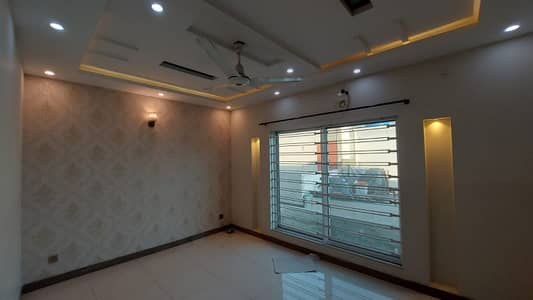 DOUBLE STORY INVESTOR PRICE OLD HOUSE TEN MARLA AVAILABLE FOR SALE IN WAPDA TOWN