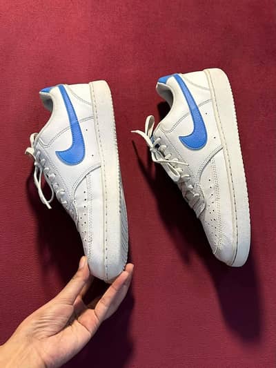 NIKE SNEAKERS or OLD MONEY ZIPPERS