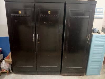 3 door wardrobe in good condition and good spacing