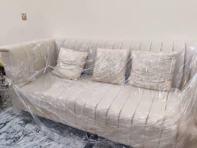 New 3 sweater couch for  urgent sale