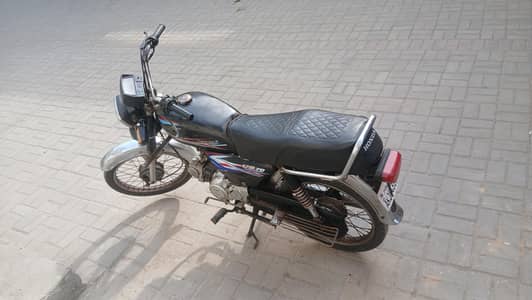 یونائیٹڈ 70 (ماڈل2020) - مناسب استعمال شدہ، صاف حالت میں دستیاب!