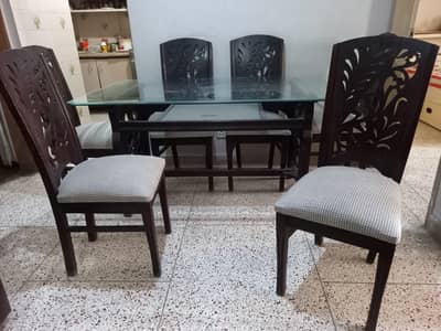 6 seat Dining table. Like new