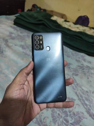ZTE Mobile Set Aur Box 64/4 GB