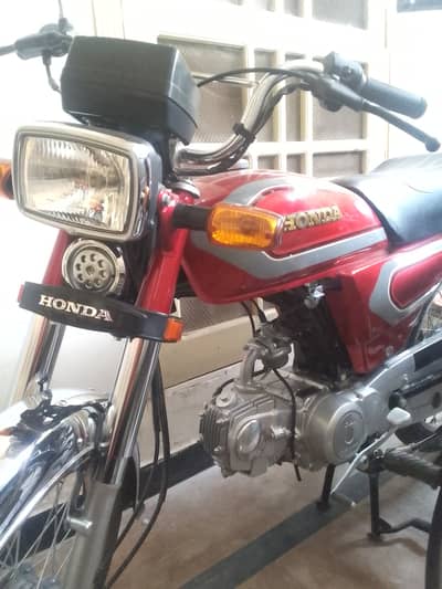 Honda CD 70 2025