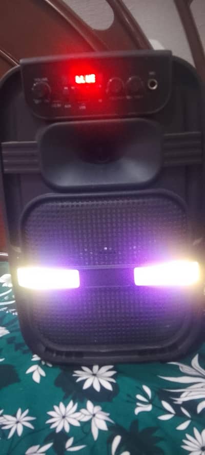 Bluetooth speaker 10 by 10 with mice and remote