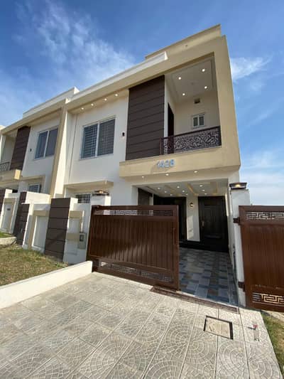 Modern Living: Brand New 5 Marla Designer House for Rent