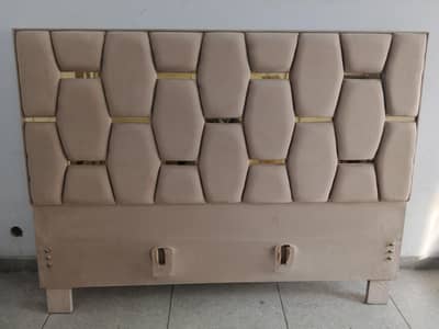 Beautiful & Soft Kingsize Bed with two sidetable