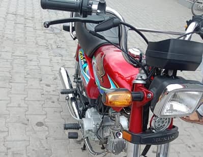 Honda CD 70 cc (2024)