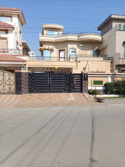 10 Marla Like Brand New House Available For Sale on Investor Rate On Central Park Housing Scheme Lahore.