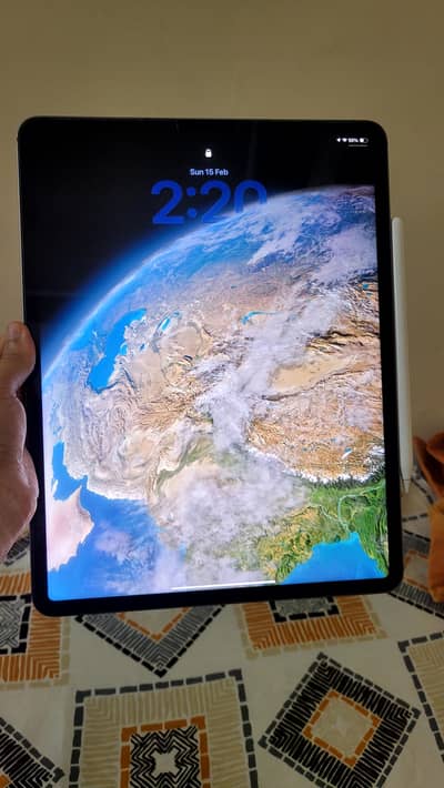 Ipad Pro 12.9 M2, 6th generation- with Apple Pencil and Cover