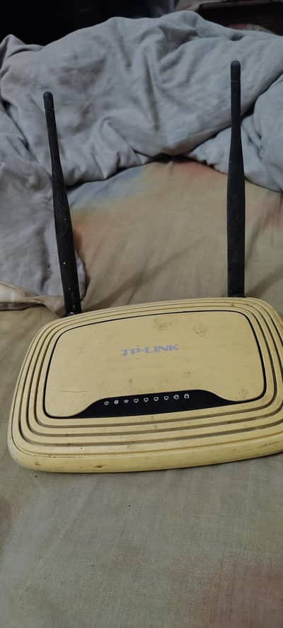 TP-Link Router With Adapter  TL-WR-841N