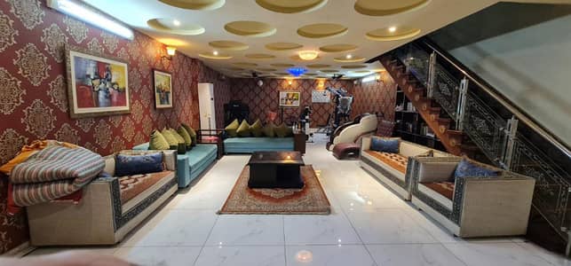 Officers colony no 2 house duble story 40 Marla furnished all things included for sale