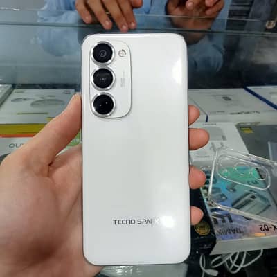 Spark 40 pro plus