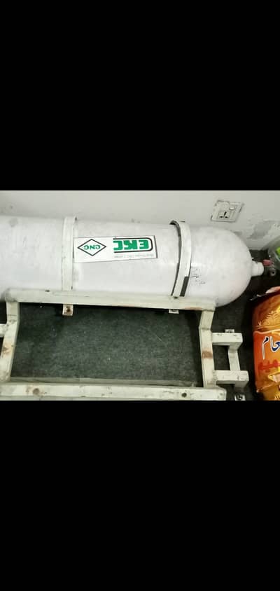 Landi Renzo CNG kit with EKC cylinder and original stand