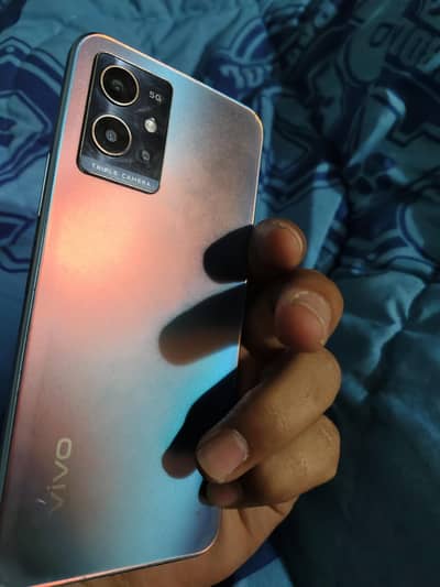 vivo y55s 5g 6 128 all ok just smal dot on screen gaming phon snapdrag