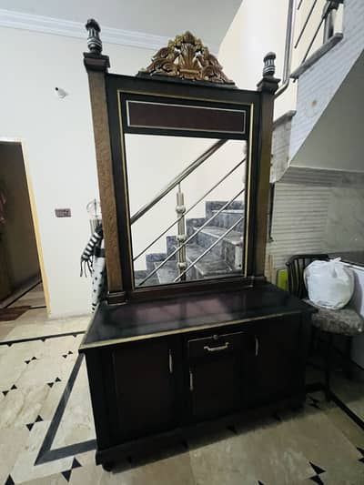 Dressing table