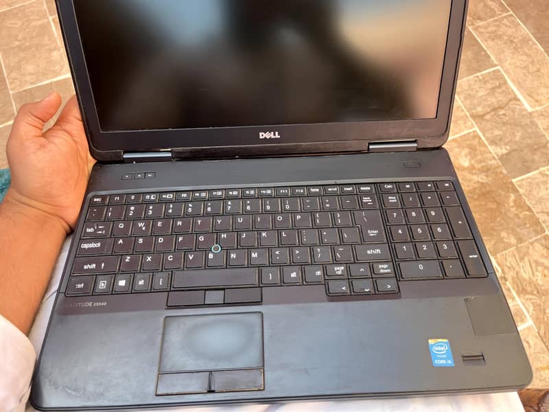 latitude e5540 9