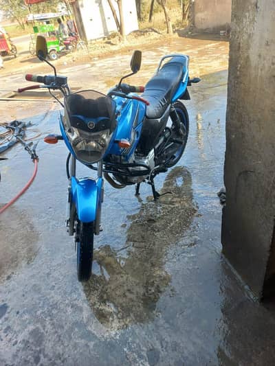 bike for sale like new. bilkol. jahnyan he koy Kam ni hone wlha