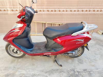 United 100cc Scooty