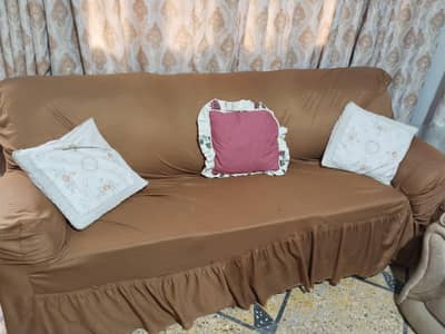 4 sofas (7 sitter) (covers included)