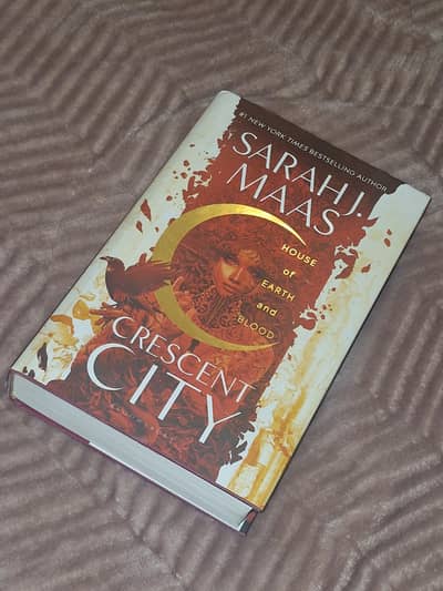 orignal House of Earth & Blood by Sarah J Maas. (HARDCOVER))