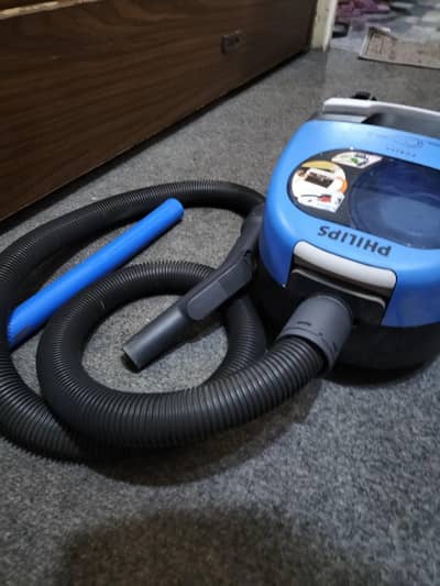 philips vaccum cleaner with dirt storage and high power