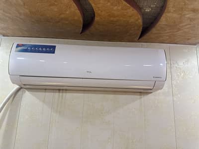 TCL 1.5 ton AC (Heat & Cool) in very neat condition