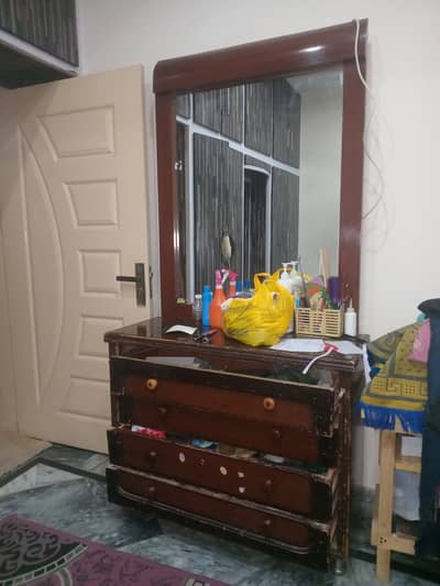 Dressing table mirror with 3 drawers