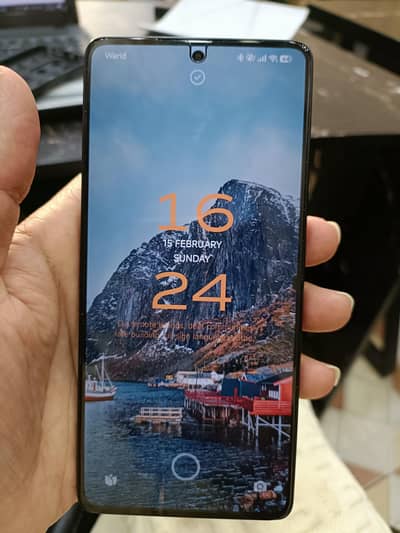 Complete box with all accessories small dot on right side